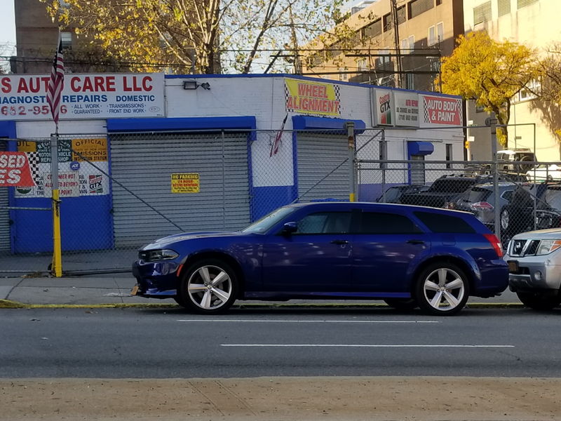 Illustration for article titled This Dodge Charger Wagon Spotted On The Street Looks So Much Better Than It Has Any Right To